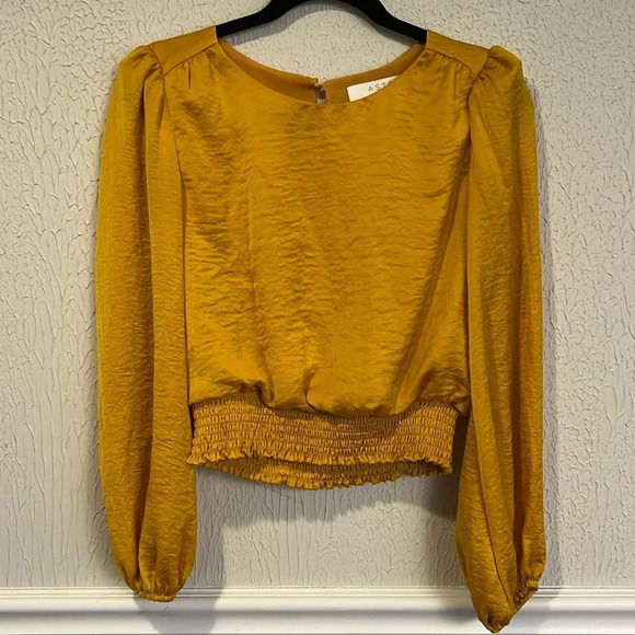 Astr The Label Gold Satin smocked long sleeve top size X small - Picture 3 of 10